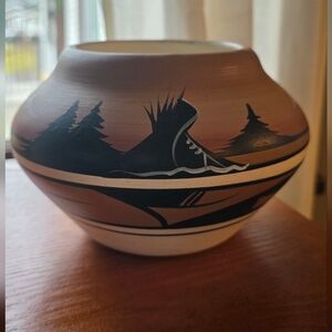 Elsie Diné Signed Navajo Pottery - Authentic Etched Native American Art